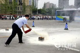 车辆起火怎么办？刹车失灵该干啥？看看老司机们的“教科书”式处置图片