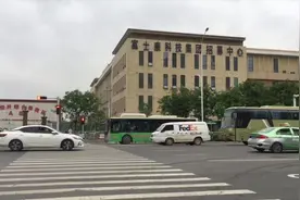 不加班工资低，郑州富士康员工谈离职视频封面