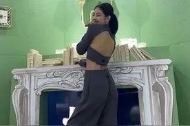 美人计 | Jennie的背，泫雅的腿，皮肤糙了可不美图片