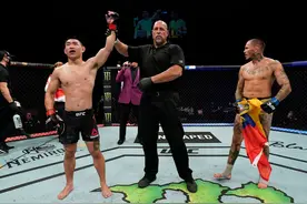 UFC：三回合激战宋亚东击败维拉 终结对手5连胜图片