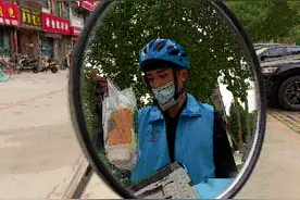 29秒丨济南90后独臂骑手成抢单王：别人能做的，我也能做好图片