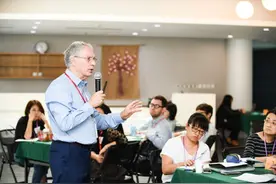 一位英国老人在一所中国学校的教育“知行录”图片