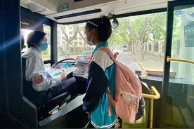 今天上海又一波开学，6路学生专车按下“启动键”图片