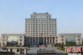 宁波某公司伪造劳动合同 法院向其开出10万元“罚单”图片