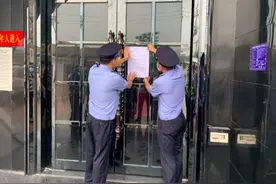 男子酒后猥亵女子事件，牵出涉事酒吧不少问题！南宁这家酒吧被取缔图片