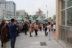 东营区实验小学组织开学前核验全体教师培训活动图片