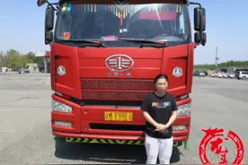 重型货车上高速反光标识不清被截！一查女司机是C证图片