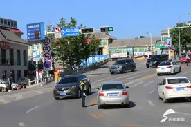 泰安环山路两路口“禁左”首日，通行效率提高了图片