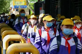 山西：小小读书郎 有序返学堂图片