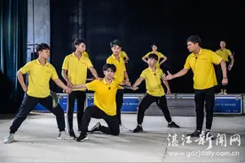 市实验雷剧团复演图片
