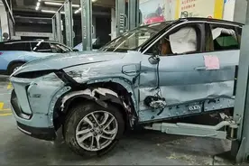 蔚来40万元新车，高速失控左侧轮胎全爆！车主：感觉天塌了图片