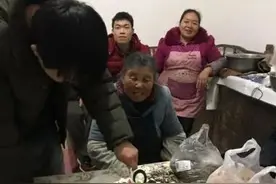 出门卖樱桃，七旬老人离奇失踪，当地动用警犬和无人机搜寻，至今无果图片