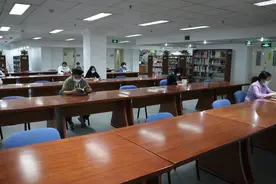 西城区图书馆今日恢复开放，北京多个区图书馆已恢复服务图片