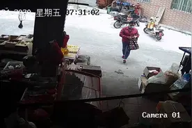 43秒盗走30条香烟！嫌疑人竟称“都是为了老公”图片