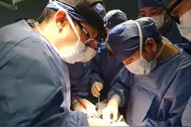 9岁男童血压高达成人2倍，尿量一天接近3大桶水，“元凶”是罕见肿瘤图片
