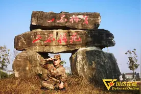 很庆幸，我的青春有穿军装的样子图片