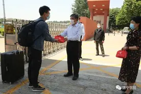 济宁学院迎来2020年春季学期首批返校学生图片