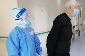 时隔两个月，“方舱网红爷爷”终于见到那个总牵他遛弯的南宁护士图片
