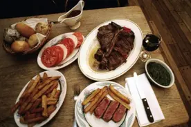 美国顶级餐厅纷纷寻求经营新模式，百年老店也首次推出送餐服务图片
