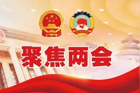 聚焦两会 | 海军代表：使命在肩，万里海疆写忠诚图片