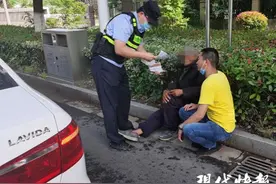“我们也当过兵”，兵哥哥热心帮助迷路的九旬退伍老兵图片