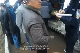面包车严重超员触刑法！公主岭响水镇一黑包车司机严重超员拉客被刑拘图片