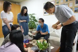 恢复结婚证、中苏友好协会会员证、扫盲协会市民证……这些压箱底的“老物件”，你见过吗？图片