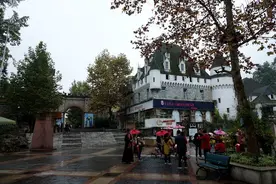 小雨淅沥，挡不住白鹿小镇快乐游图片