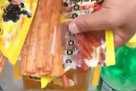 13岁男孩狂吃辣条后昏迷不醒 医生：没那么简单图片