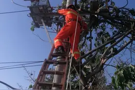 揪心！商丘一电工离地12米不慎触电 当场休克昏迷图片