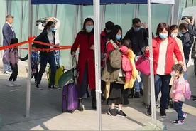 香港拟让2500名跨境学童先复课，将安排专用口岸图片