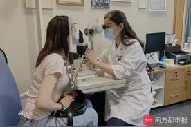 双眼近视过千度 视网膜悄然病变 600°+可免费查眼底了图片