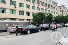 浙江乐清头盔生产厂家门口堆满商家，中间商10天赚了200万图片