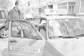71岁尿毒症阿姨遭遇“打车难”，一群侠义的哥出手了图片
