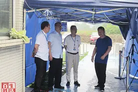 成都市青白江区教育局和安保公司督查大同小学安全防范工作图片
