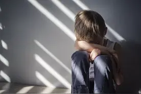 孩子不爱看人，是自闭症吗？图片
