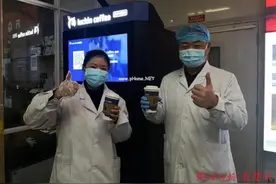 记者探访武汉瑞幸部分门店：门店正常营业，无接触式自提单量超预期图片