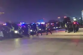 南宁警方突检城中村、酒吧，严厉打击“黄赌毒”违法行为图片