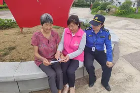 兰溪方言版“猪口诀”带老人“玩转”垃圾分类图片