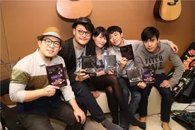 感动！苏打绿时隔三年合体 演唱《他夏了夏天》图片