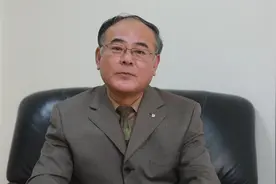 全国人大代表张智龙：加强规范化培训 让规培学生会看病能看病看好病视频封面