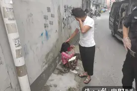 什么情况？凌晨4点，几个陌生男子竟然“跟踪”两个小朋友图片