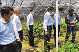 日照银保监分局党委书记、局长陈振业一行到东港农商银行调研指导工作图片