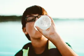 运动饮料「2时机点喝」最有效！医警告：当水喝恐伤肾图片