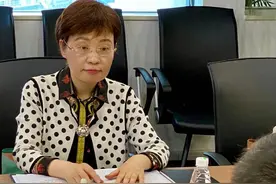 一次造假，立即回家！“犀利姐”樊芸两会现场点名瑞幸咖啡，她还为科创板着急......图片