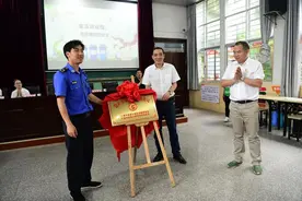 垃圾分类新举动 兰溪实验小学开办再生资源公司图片