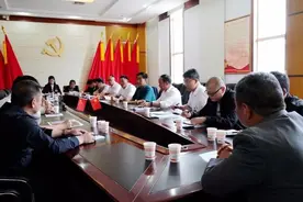 宣威市第六届人民代表大会第四次会议举行分组审议图片