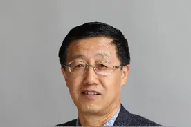 武钢：建议加强可再生能源科学普及工作图片