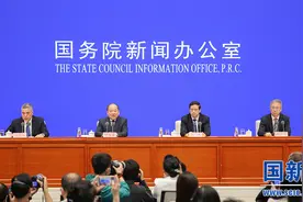 信息量巨大！发改委：中国总资产已超1300万亿，促消费措施将出台、适当提高赤字率可行安全，未提年度增长预期目标不是第一次...图片