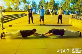 挑灯夜战，英雄山上的健身达人图片